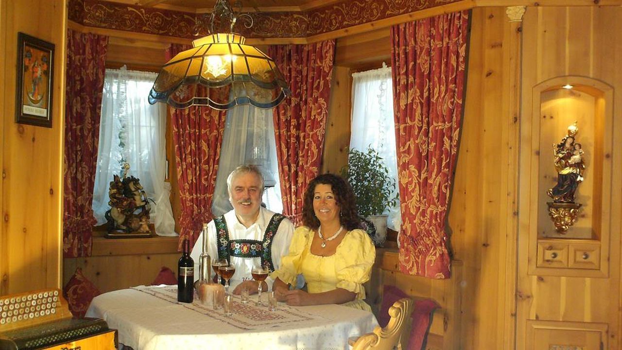 Gastgeber Susanne u. Ulrich Holzer Gastgeber Susanne u. Ulrich Holzer